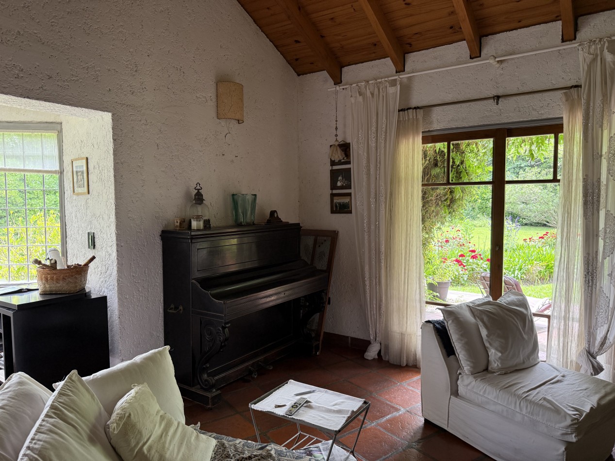 CASA DE ESTILO EN VENTA - VILLA ELISA  Lote de 1/4 de manzana - Parque, diseño y calidad constructiva