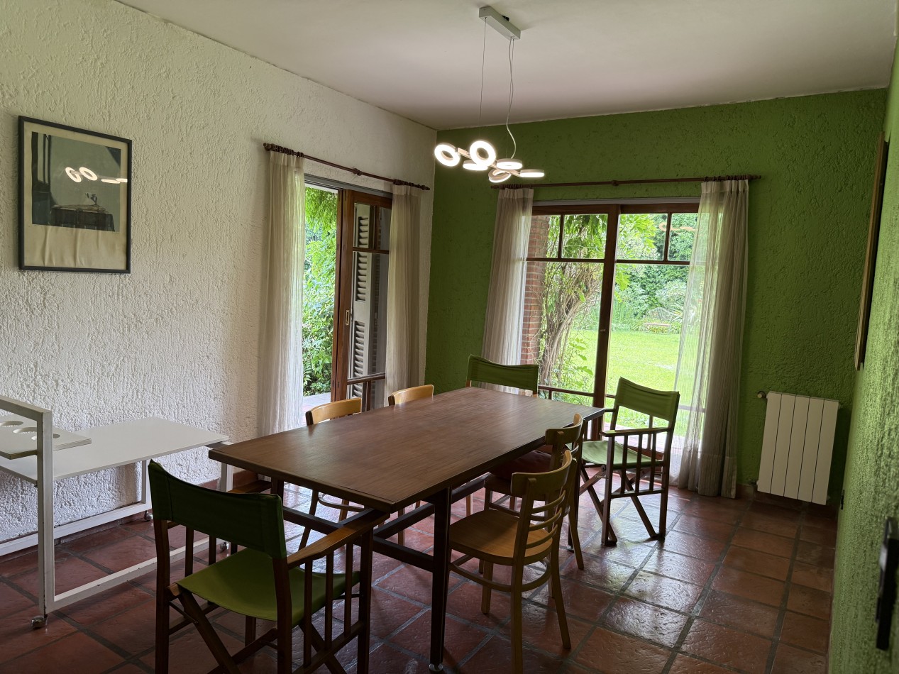 CASA DE ESTILO EN VENTA - VILLA ELISA  Lote de 1/4 de manzana - Parque, diseño y calidad constructiva