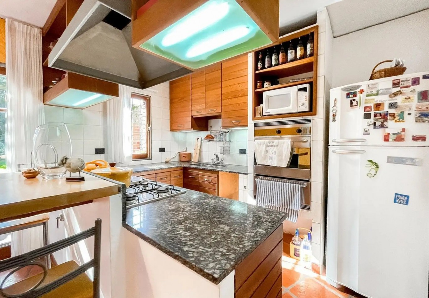 CASA DE ESTILO EN VENTA - VILLA ELISA  Lote de 1/4 de manzana - Parque, diseño y calidad constructiva