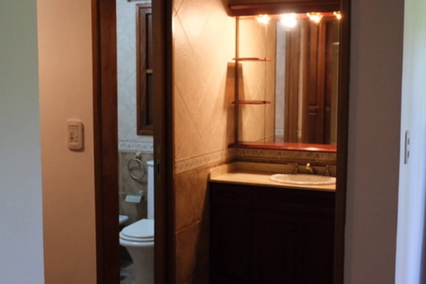 Casa en El Carmencito con pileta y lote adicional independiente