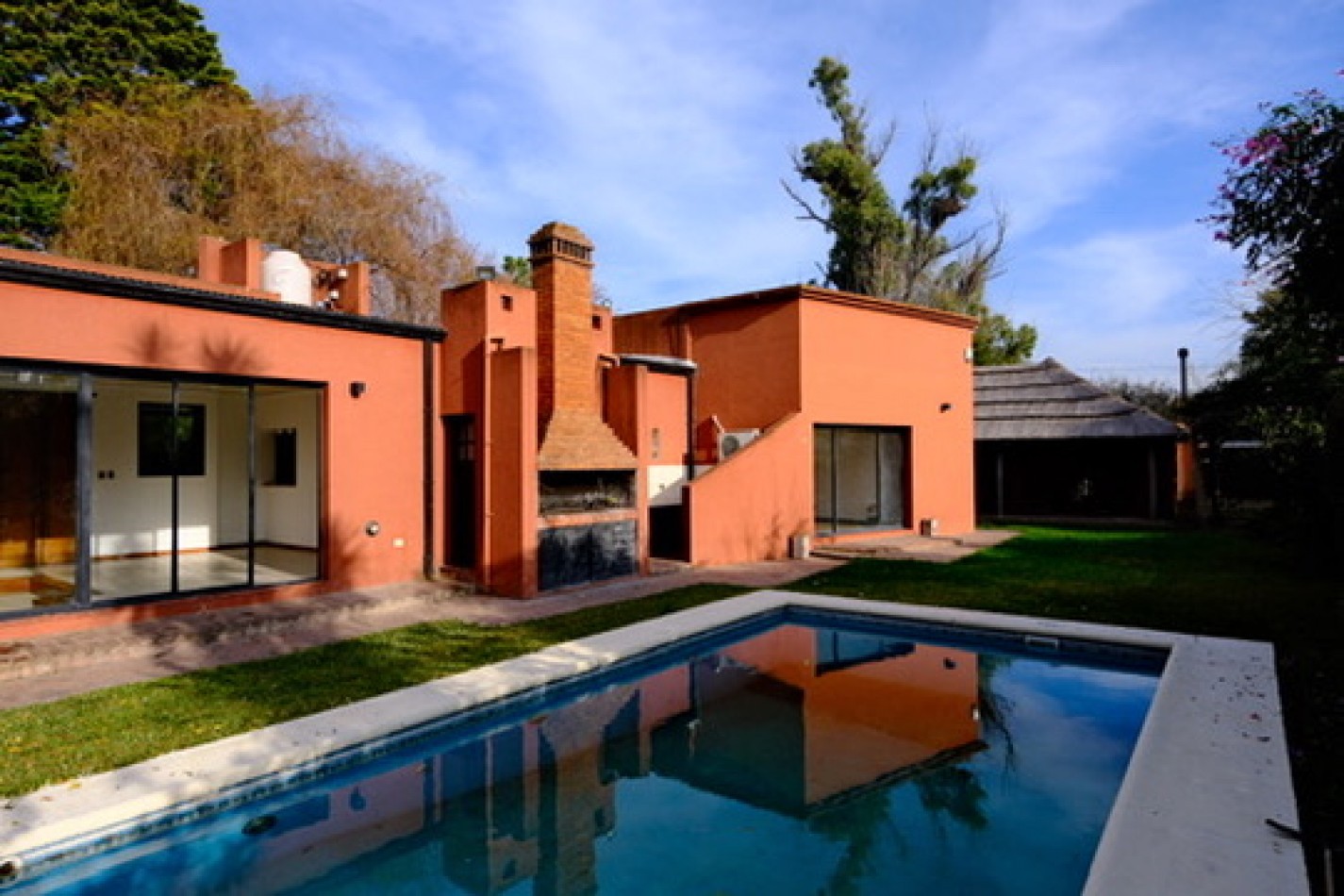 Casa en El Carmencito con pileta y lote adicional independiente
