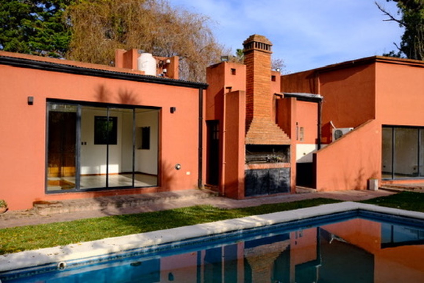 Casa en El Carmencito con pileta y lote adicional independiente