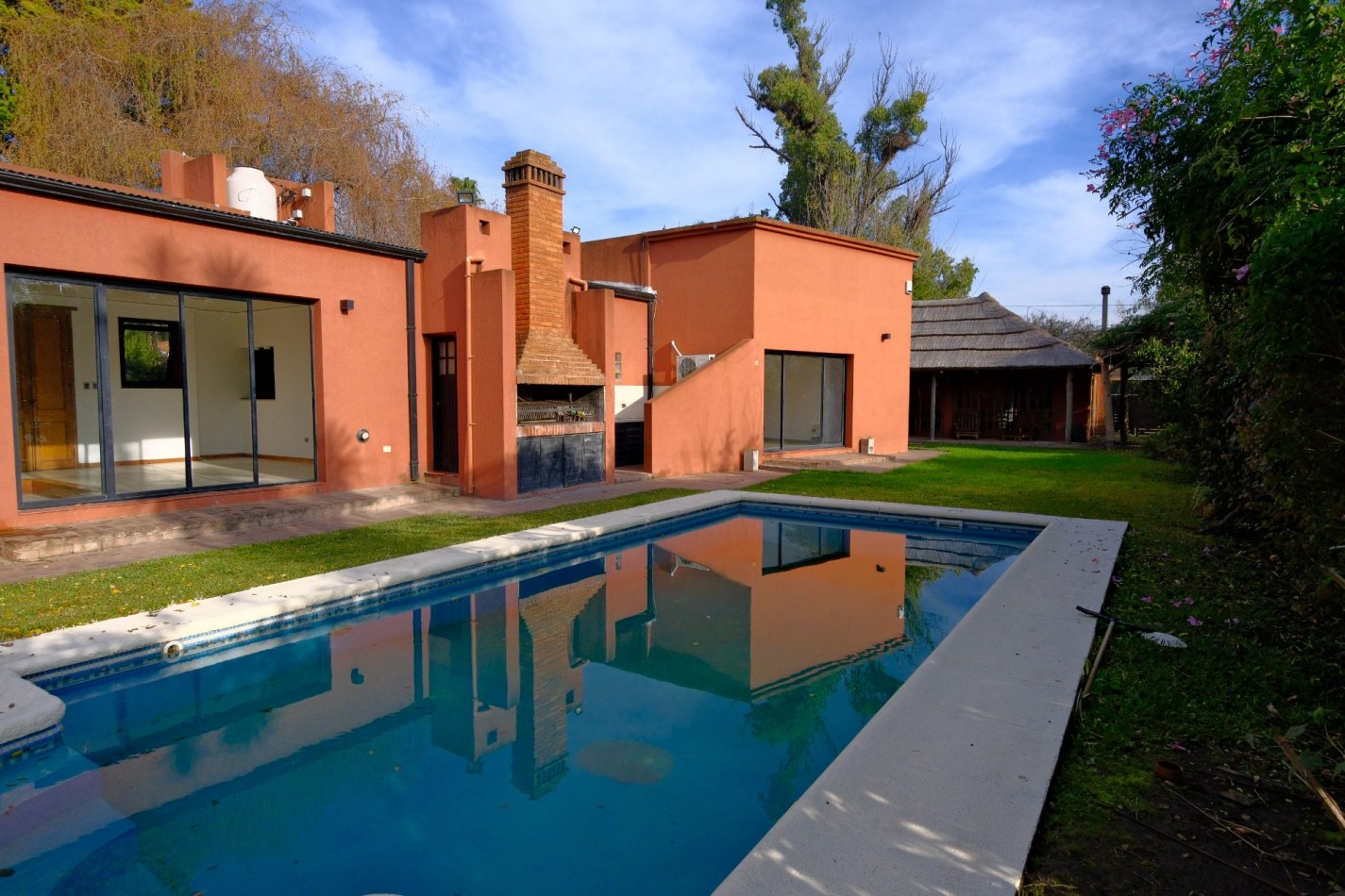 Casa en El Carmencito con pileta y lote adicional independiente