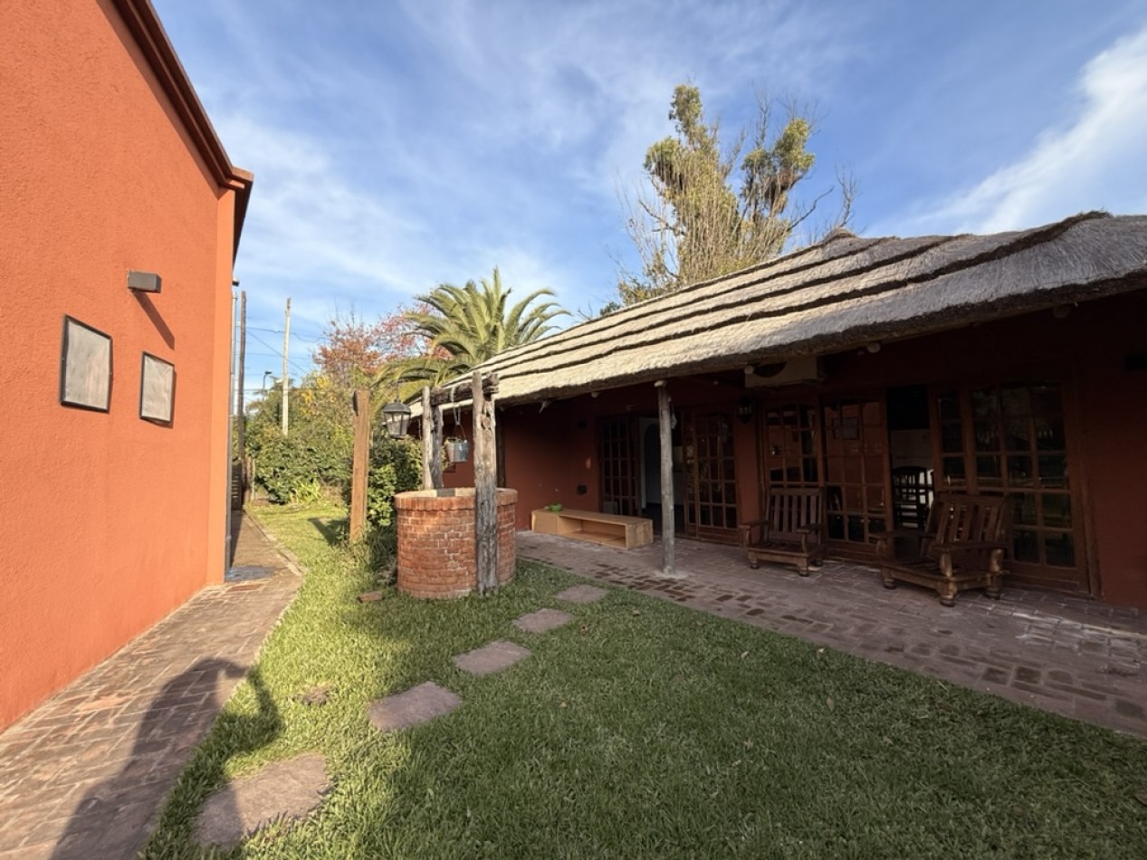 Casa en El Carmencito con pileta y lote adicional independiente