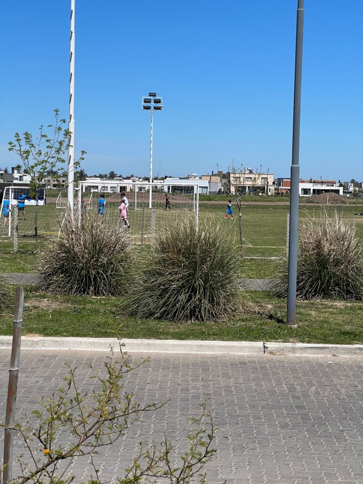 LOTE | 709 M² | FONDO A LAGUNA | ORIENTACION NO | SECTOR CONSOLIDADO | PUEBLOS DEL PLATA
