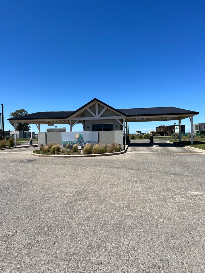 LOTE | 709 M² | FONDO A LAGUNA | ORIENTACION NO | SECTOR CONSOLIDADO | PUEBLOS DEL PLATA