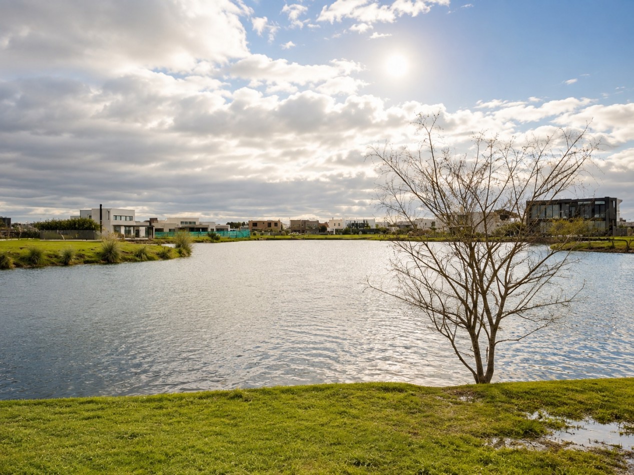 LOTE | 709 M² | FONDO A LAGUNA | ORIENTACION NO | SECTOR CONSOLIDADO | PUEBLOS DEL PLATA