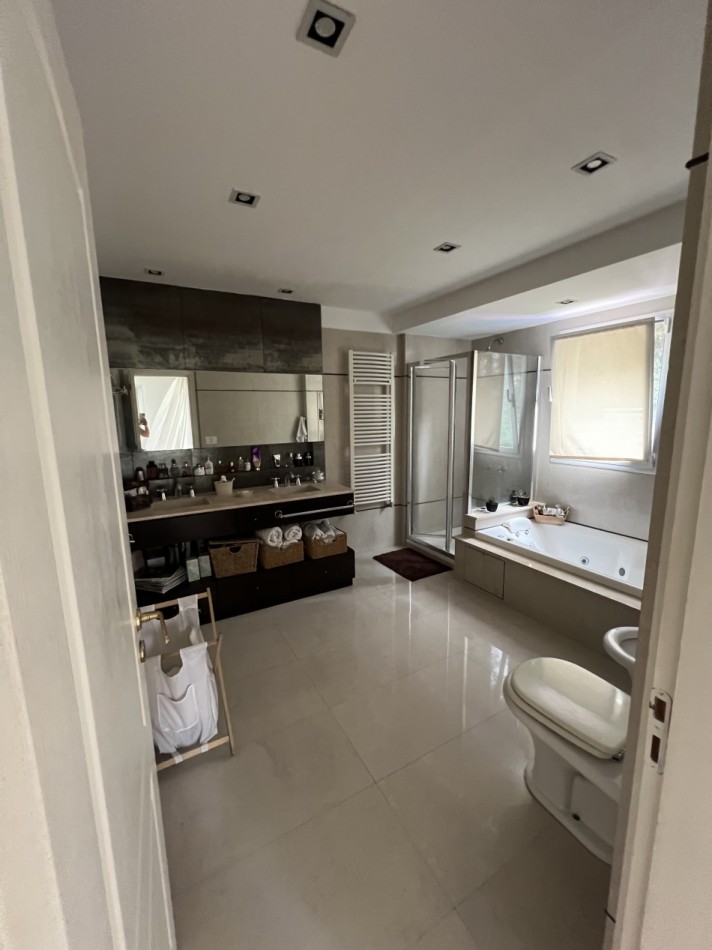 Importante casa a la venta en Fincas de Iraola