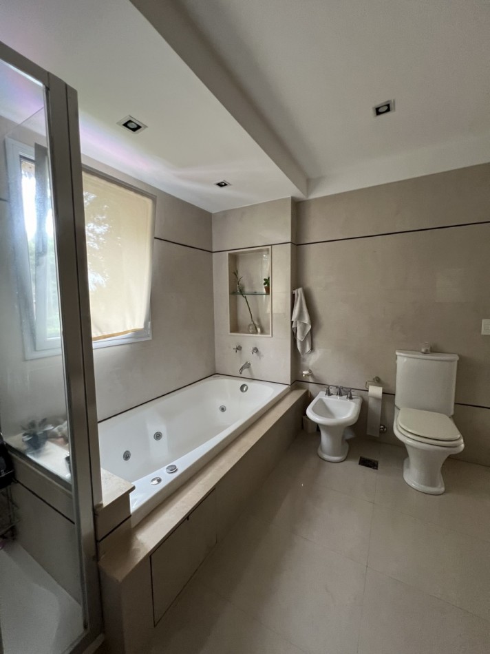 Importante casa a la venta en Fincas de Iraola