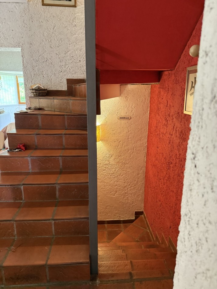 CASA DE ESTILO EN VENTA - VILLA ELISA  Lote de 1/4 de manzana - Parque, diseño y calidad constructiva