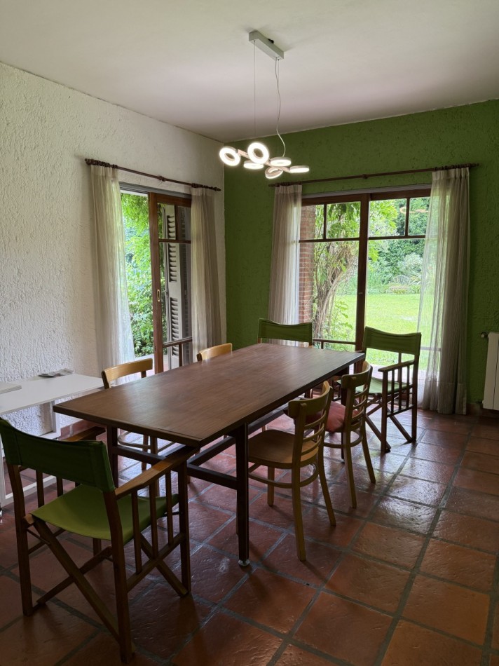 CASA DE ESTILO EN VENTA - VILLA ELISA  Lote de 1/4 de manzana - Parque, diseño y calidad constructiva