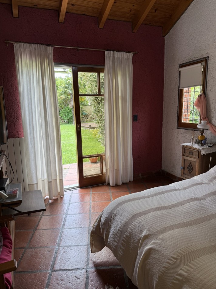 CASA DE ESTILO EN VENTA - VILLA ELISA  Lote de 1/4 de manzana - Parque, diseño y calidad constructiva