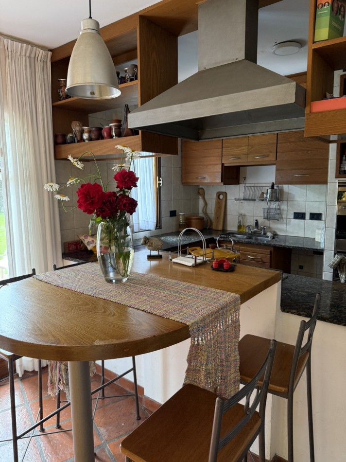 CASA DE ESTILO EN VENTA - VILLA ELISA  Lote de 1/4 de manzana - Parque, diseño y calidad constructiva