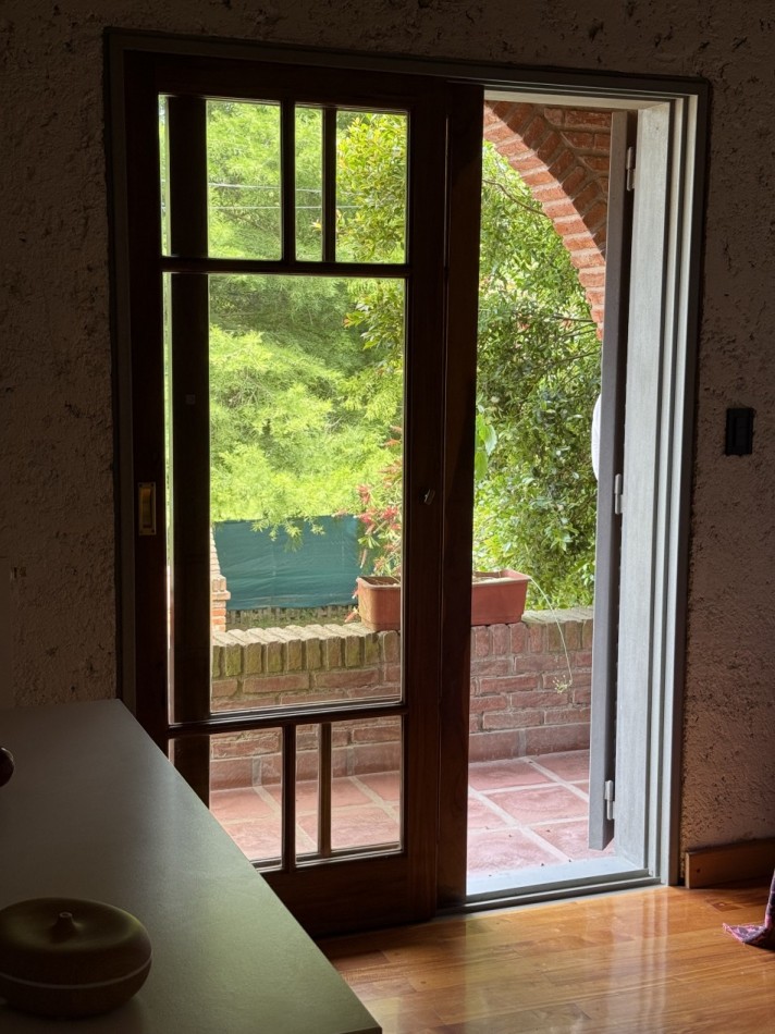 CASA DE ESTILO EN VENTA - VILLA ELISA  Lote de 1/4 de manzana - Parque, diseño y calidad constructiva