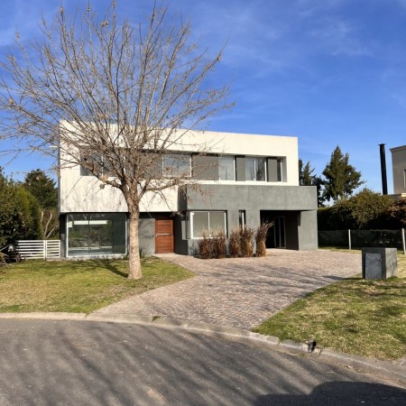 Hermosa Casa a estrenar en Fincas Iraola Dos -  Lote J1