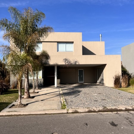 Importante Casa a la venta en Fincas de Iraola Dos - Lote P13