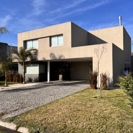 Importante Casa a la venta en Fincas de Iraola Dos - Lote P13