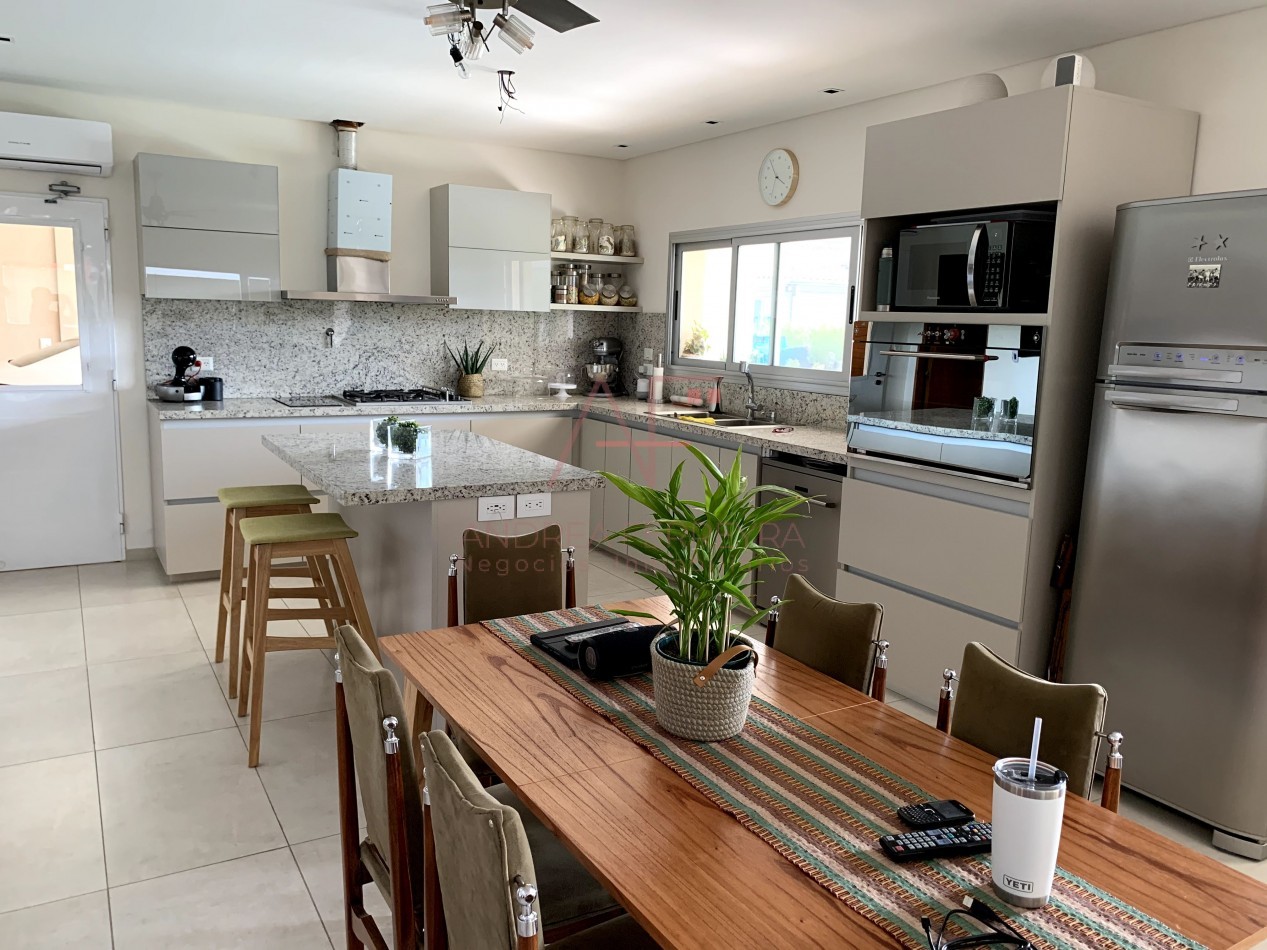 Barrio las Golondrinas - Casa a la venta