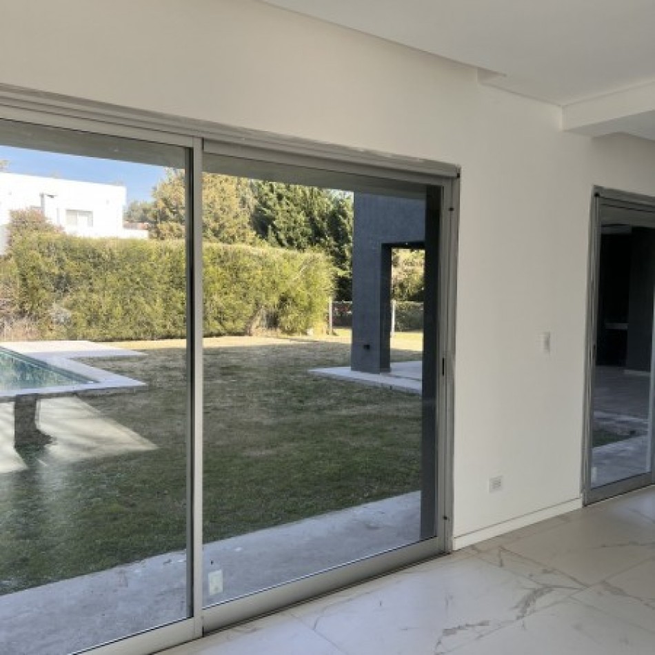 Hermosa Casa a estrenar en Fincas Iraola Dos -  Lote J1